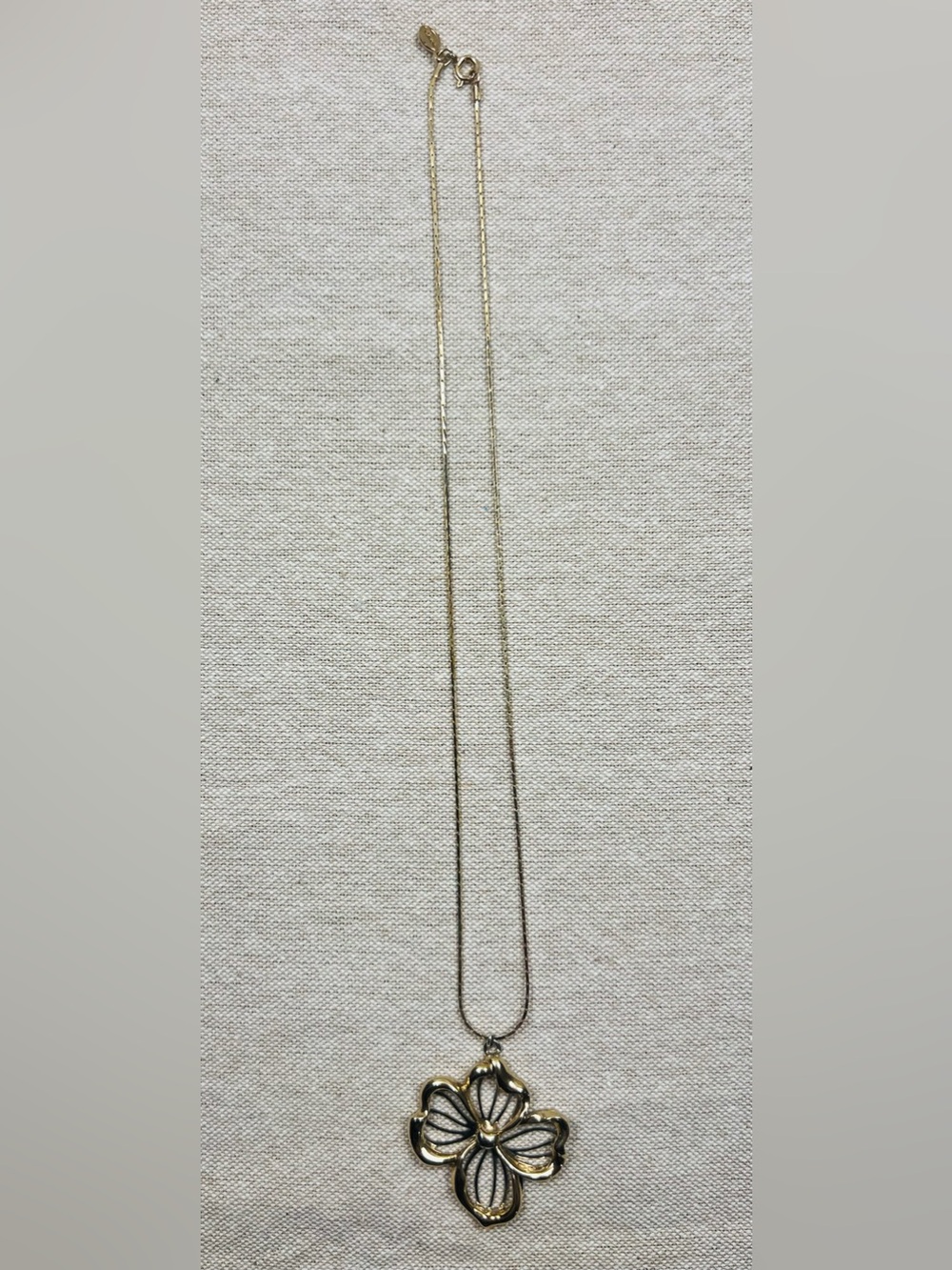 Vintage Avon Two Toned Dogwood Flower Necklace